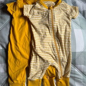 Set of 2 zip up jumpers